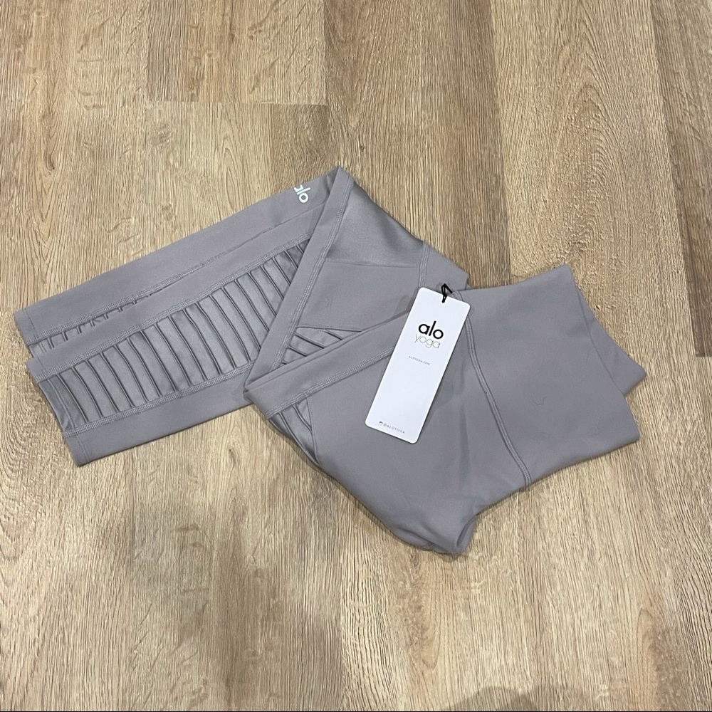 ALO Yoga Motto Legging M NWT